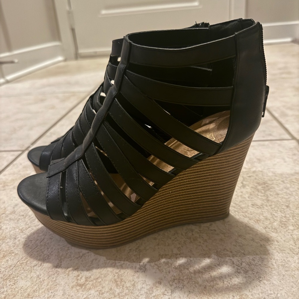 Like new black size 7 wedges